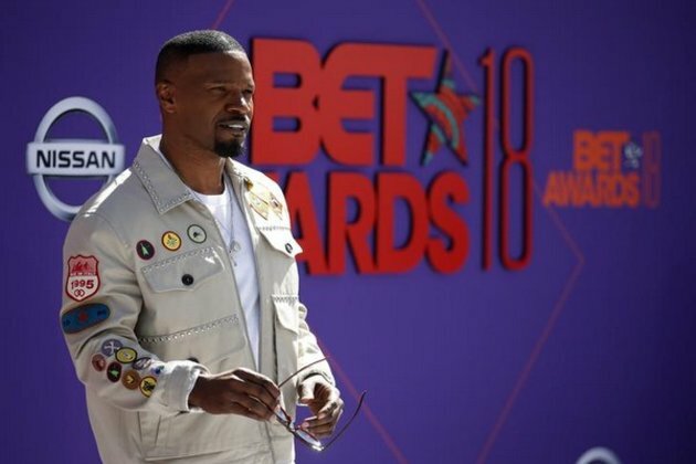 Jamie Foxx 'helping out' budding singer Sela Vave