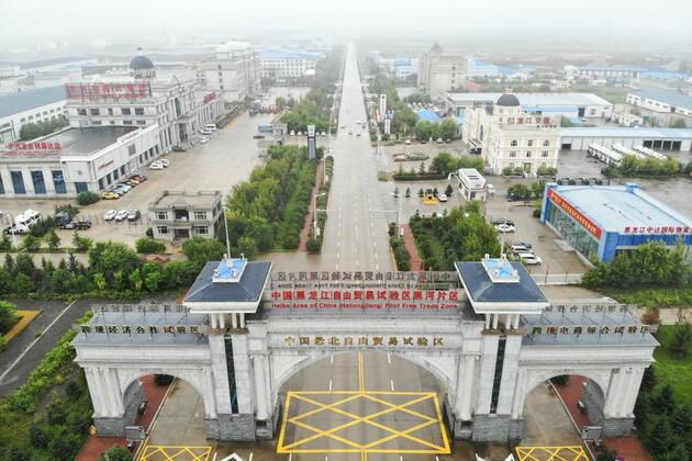 Feature: China-Russia border cities thrive on trade, tourism
