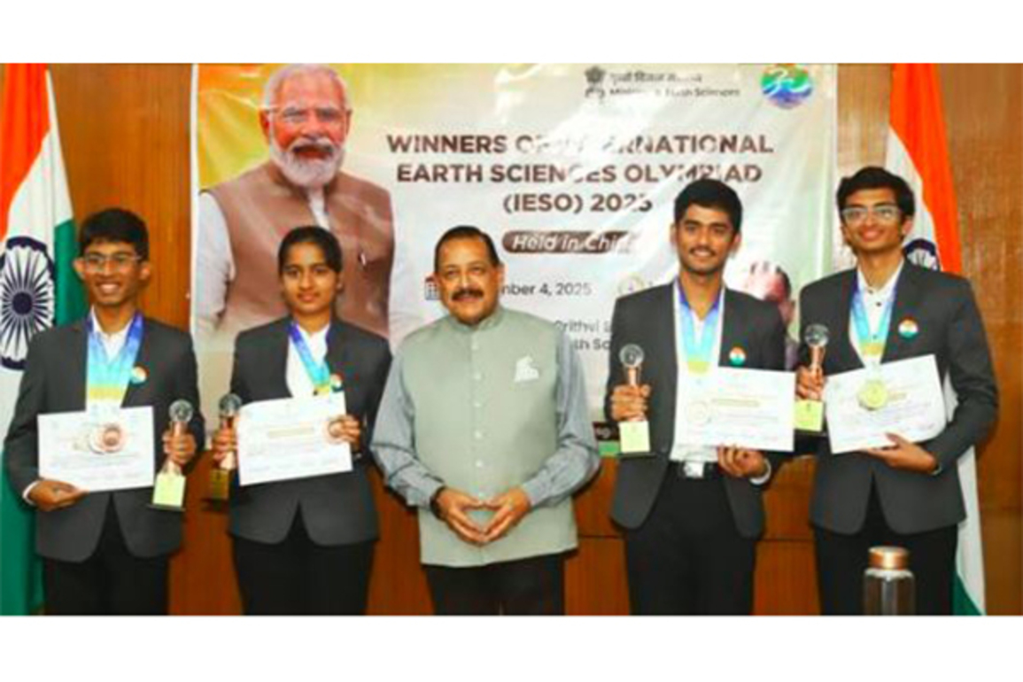 Union Minister Dr Jitendra Singh felicitates Indian team for wining "International Earth Sciences Olympiad" held in China