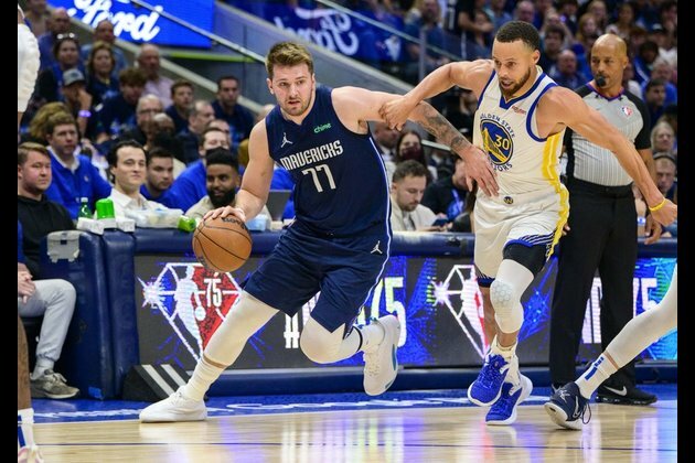 Warriors shut down Mavericks to take 3-0 series lead