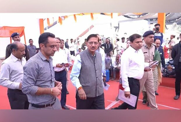 General Manager Northern Railway inspects New Delhi Railway Station to see the Chhath Puja arrangements