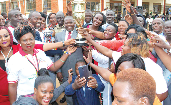 Abakungu b'e Wakiso mu kutongoza empaka. Wakati (akutte ekikopo ye Lwanga Bwanika. Abakungu b'e Wakiso mu kutongoza empaka. Wakati (akutte ekikopo ye Lwanga Bwanika.