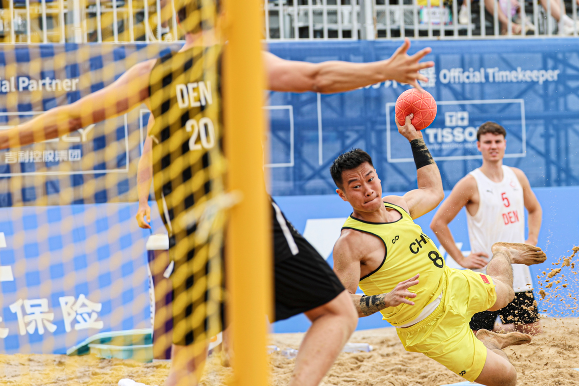 (SP)CHINA-CHENGDU-THE WORLD GAMES 2025-BEACH HANDBALL-MEN-CONSOLATION SEMIFINALS 5-8-CHN VS DEN (CN)