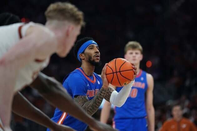 No. 20 Arkansas faces tall task against SEC favorite No. 7 Florida