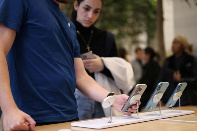 Rising chip costs to push global smartphone shipments down in 2026, Counterpoint says