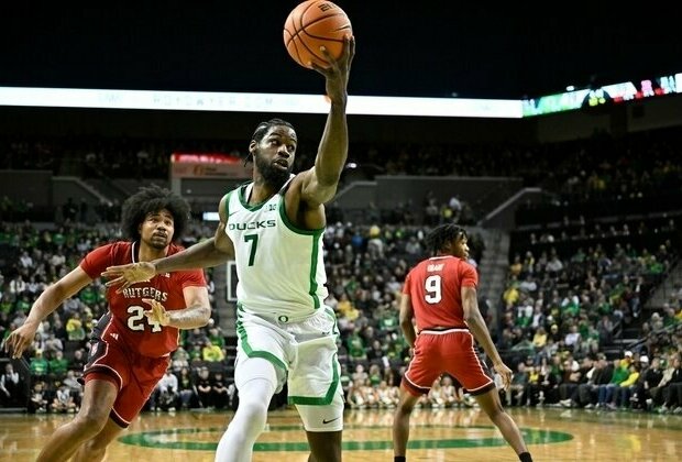 Oregon pulls away from fading Rutgers