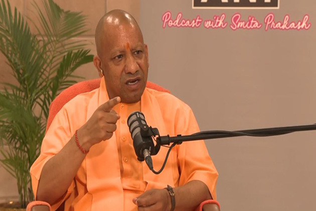 "Rahul jaise kuch namune rehne chahiye...": CM Yogi Adityanath attacks Congress