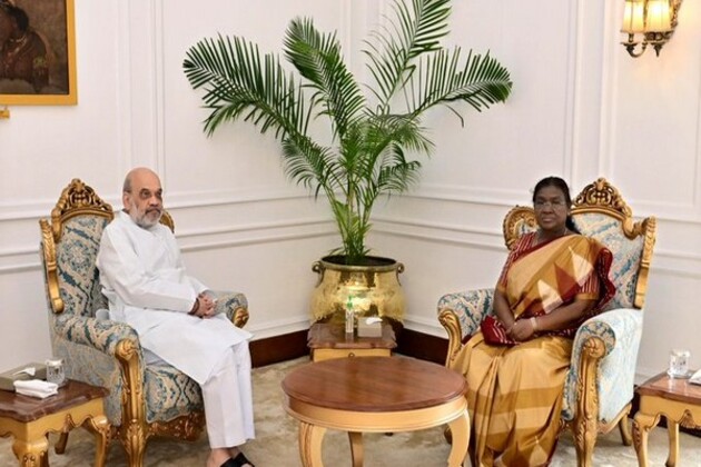 Union Minister Amit Shah calls on President Droupadi Murmu