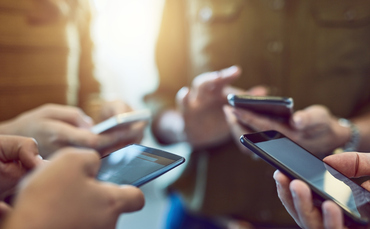 レポート：携帯電話ネットワークは、成長からの排出量を分離したと主張しています