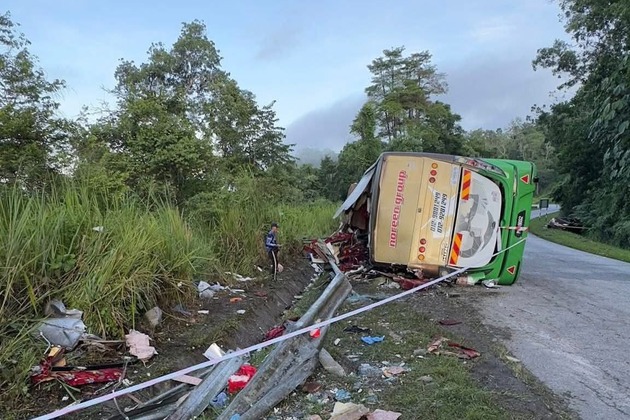 PhotoFlash | At least 15 killed in Malaysia bus crash