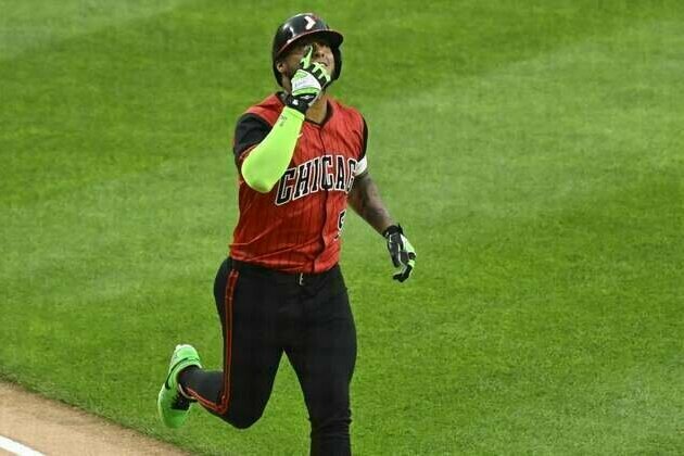 White Sox edge Guardians in 11th to split doubleheader
