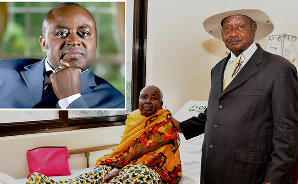 Museveni lwe yasisnkana maama wa Mumbere (waggulu mu katono.)) Museveni lwe yasisnkana maama wa Mumbere (waggulu mu katono.))