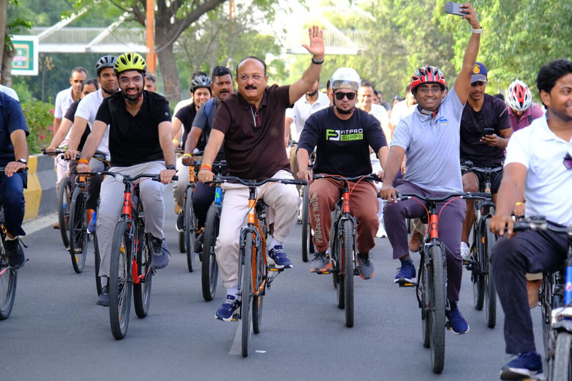 Delhi Education Minister Ashish Sood leads Commonwealth Day celebrations at 75th edition of Fit India Sundays on Cycle