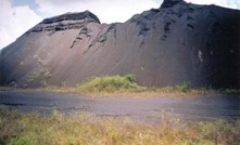  Minério de manganês estocado em Serra do Navio