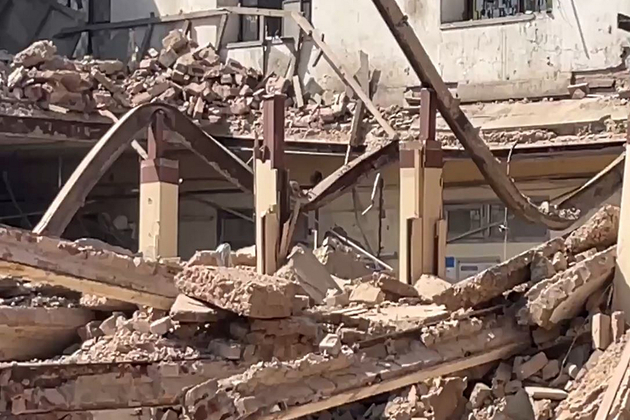 Uttar Pradesh: Roof and wall of bank building collapse in Agra; none hurt