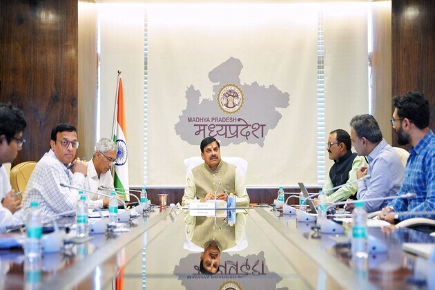 MP: CM Yadav reviews renewable energy schemes, stresses affordable power to farmers
