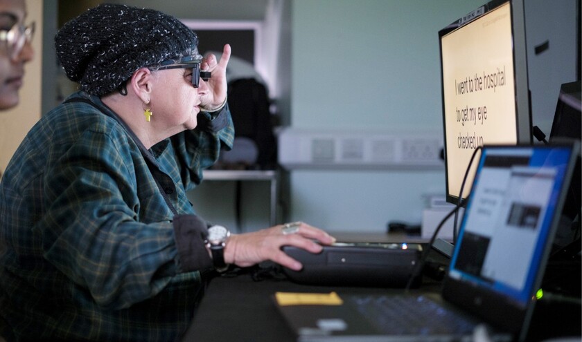 Patient being trained to use electronic eye implant © Moorfields Eye Hospital NHS Foundation Trust 