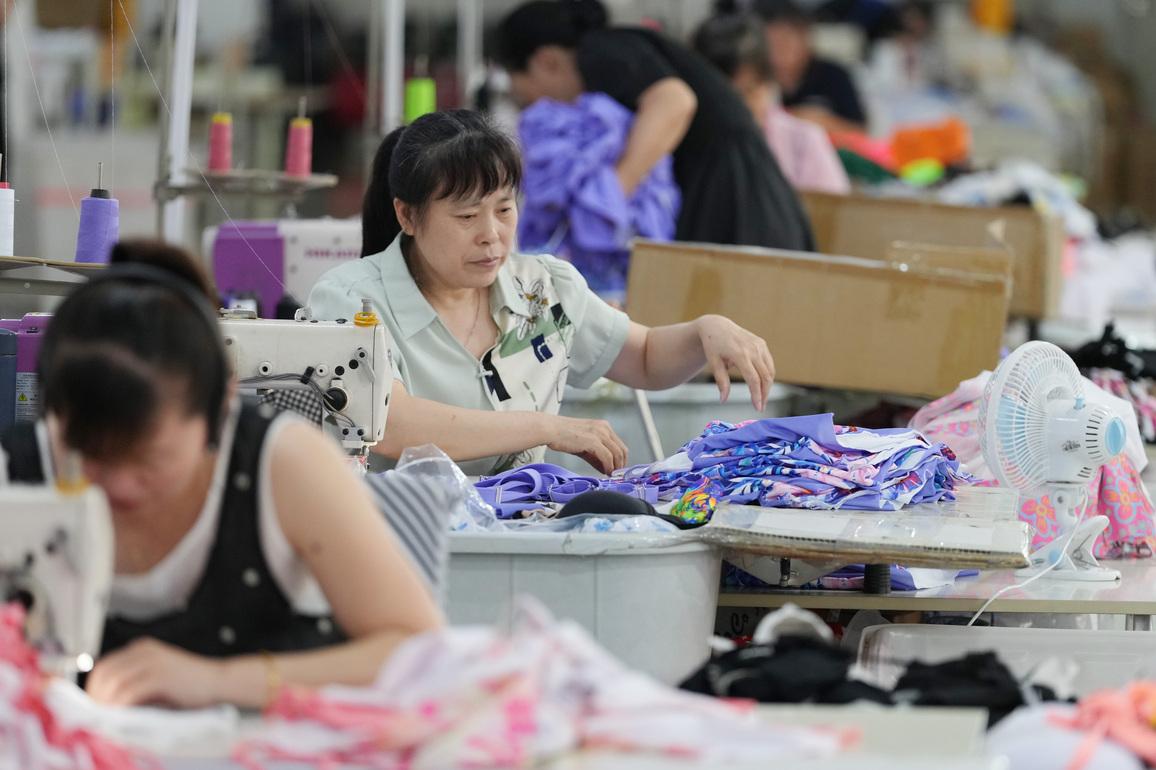 CHINA-LIAONING-XINGCHENG-SWIMWEAR INDUSTRY (CN)