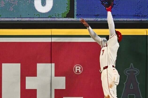 HR-robbing Jo Adell helps Angels sneak past Mariners