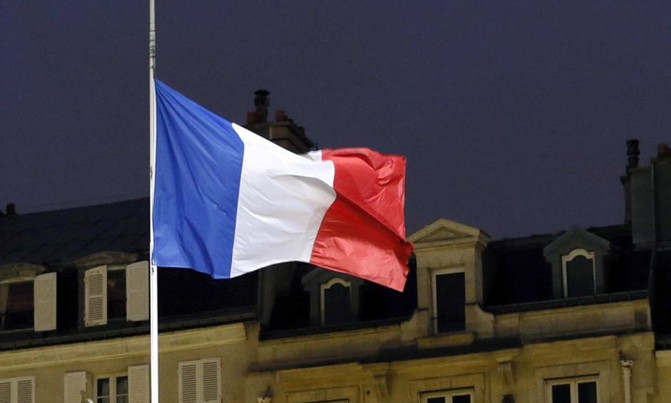 France to fall silent for Nice victims as politicians bicker France to fall silent for Nice victims as politicians bicker