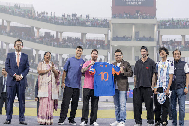 Jay Shah presents Indian Cricket Team jersey to Messi