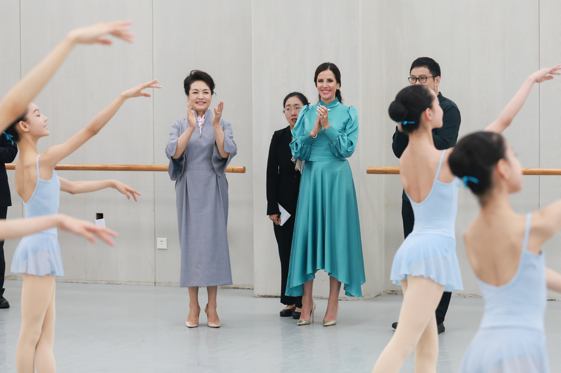 CHINA-BEIJING-PENG LIYUAN-SERBIA-TAMARA VUCIC-BEIJING DANCE ACADEMY-VISIT (CN)