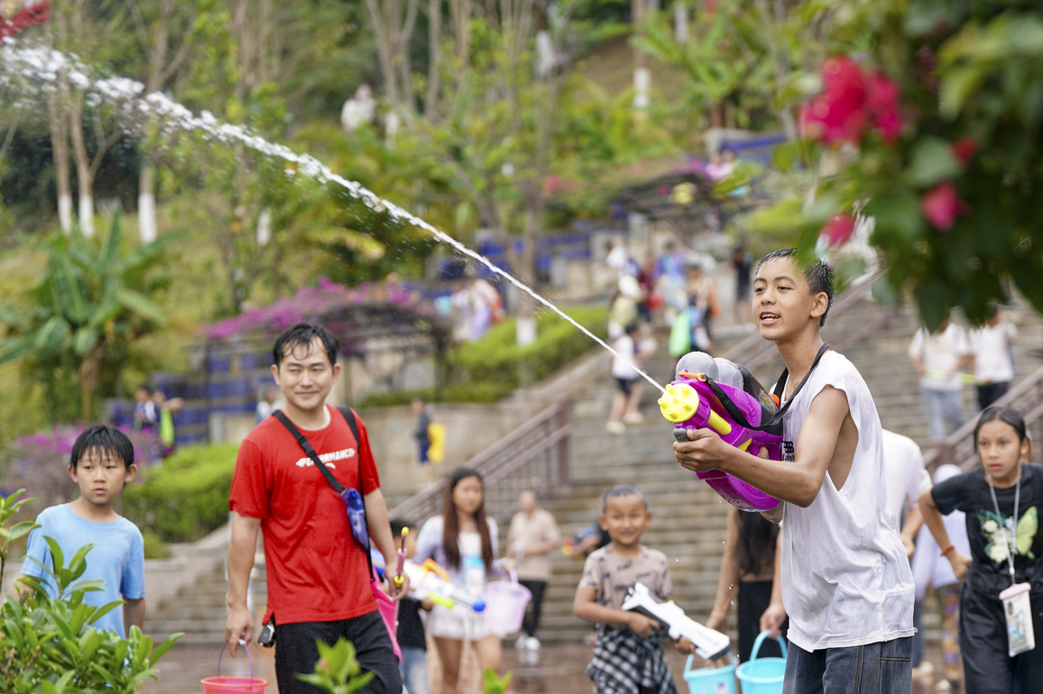 CHINA-YUNNAN-WATER-SPLASHING FESTIVAL (CN)