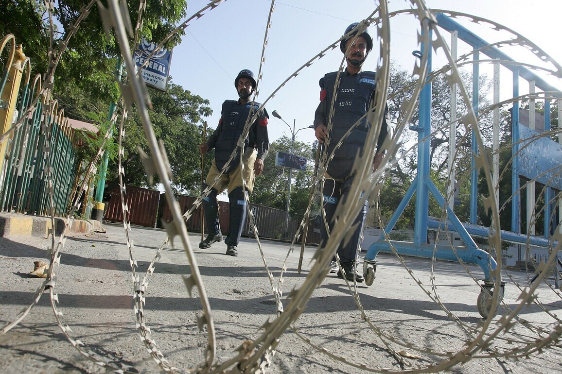 Pakistan: Multiple roads closed in Karachi due to protests against Ayotallah Khamenei's killing