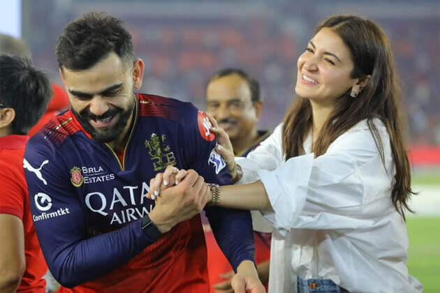 Virushka moment! Virat Kohli blows flying kiss to Anushka after RCB's 6-wicket win win over SRH