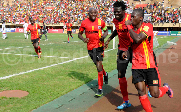 Abazannyi ba Cranes nga basanyukira ggoolo ya Farouk Miya gy'ateebye mu kitundu ekisooka Abazannyi ba Cranes nga basanyukira ggoolo ya Farouk Miya gy'ateebye mu kitundu ekisooka