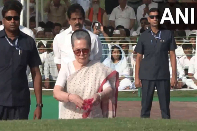Sonia Gandhi pays tribute to former PM Jawaharlal Nehru on his 61th death anniversary