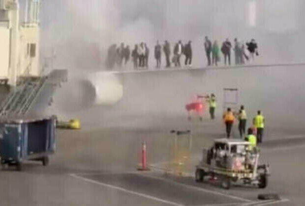 American Airlines Boeing 737 bursts into flames (VIDEOS)