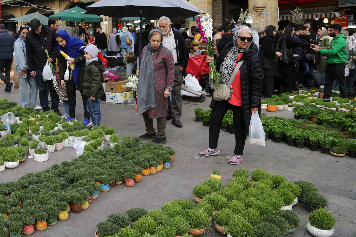 IRAN-TEHRAN-NOWRUZ-PREPARATION