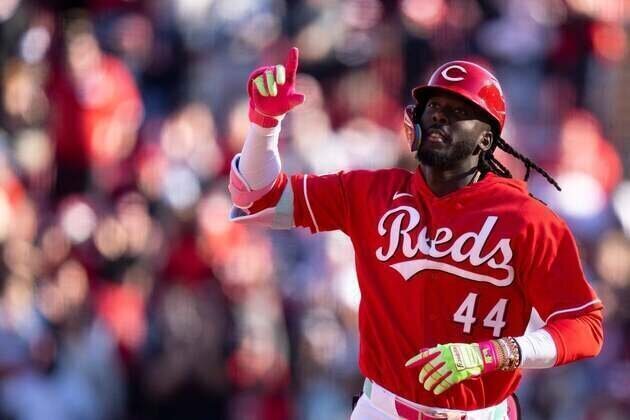 Reds come through in 11th, beat Red Sox for first win of season