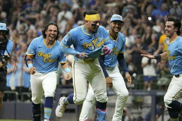 As good times roll for MLB-best Brewers, Giants see postseason hopes fading away