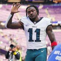 Eagles' A.J. Brown, Jeffrey Lurie stage mid-practice meeting
