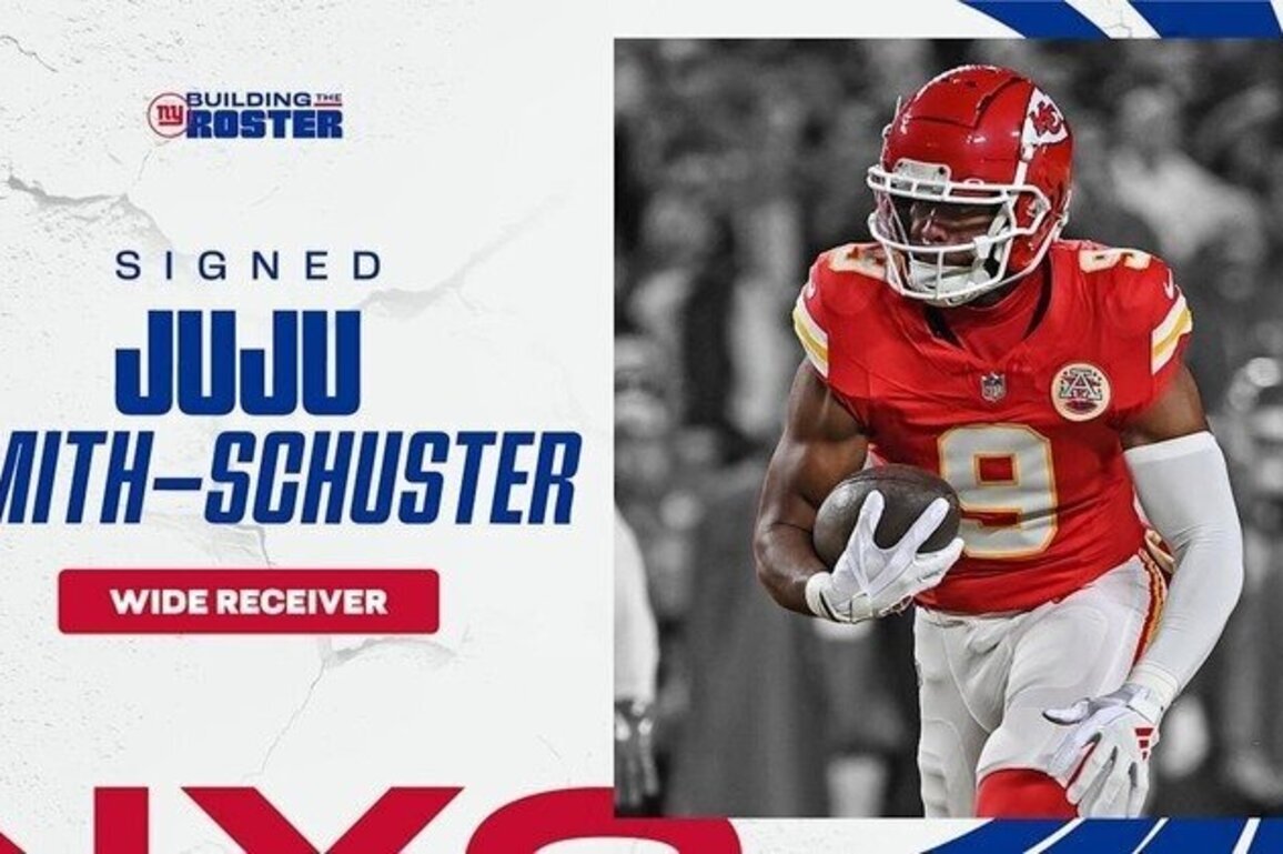 Giants sign WR JuJu Smith-Schuster; K Jason Sanders released