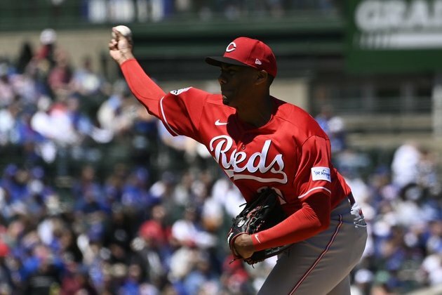 Hunter Greene fires six no-hit innings, Reds trounce Cubs 9-0