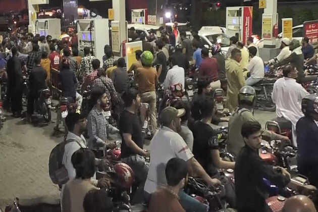 Pakistan: Fuel price surge pushes Lahore students to the brink