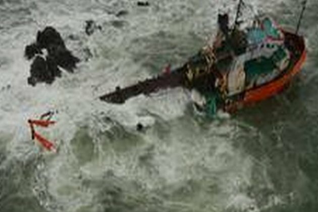 Toll rises to 9 after passenger ship overturns in China
