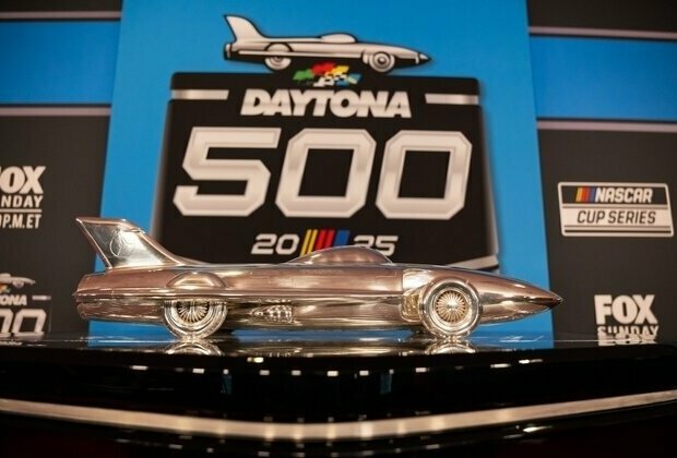 Daytona 500 kicks off new Cup season by testing drivers' strategies