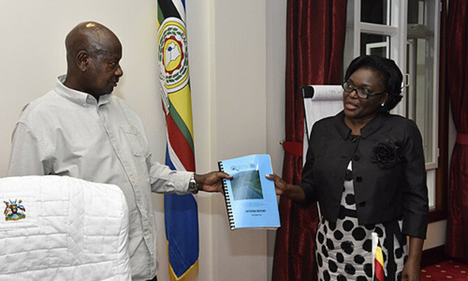 Museveni receives UNRA probe report Museveni receives UNRA probe report