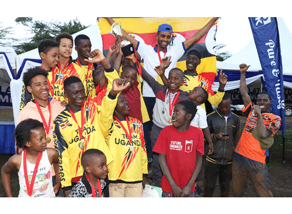 Abavuzi ba ddigi okuva mu Uganda nga bajaganya okumegga Kenya. Abavuzi ba ddigi okuva mu Uganda nga bajaganya okumegga Kenya.