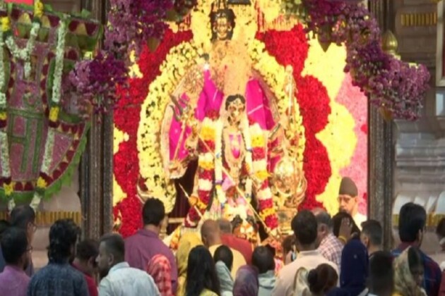 Morning Aarti performed at Shri Aadya Katyayani Shaktipith in Chhatarpur on Maha Ashtami