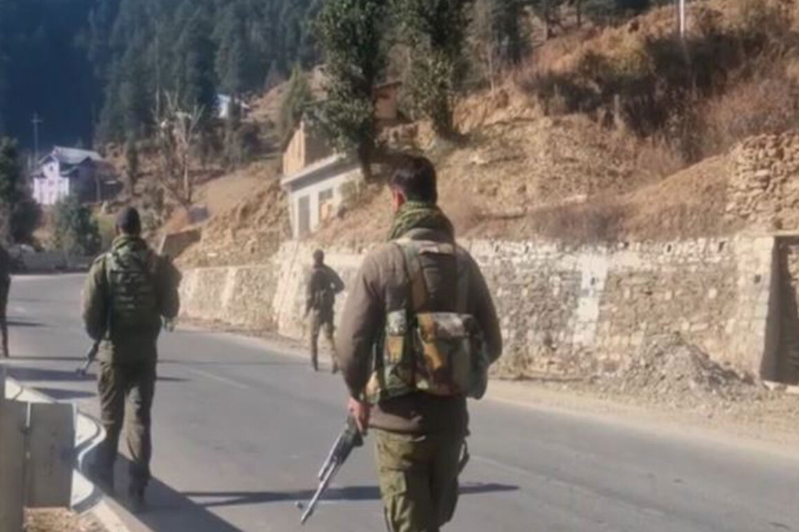 J-K: Army vehicle meets with accident; personnel sustain injuries