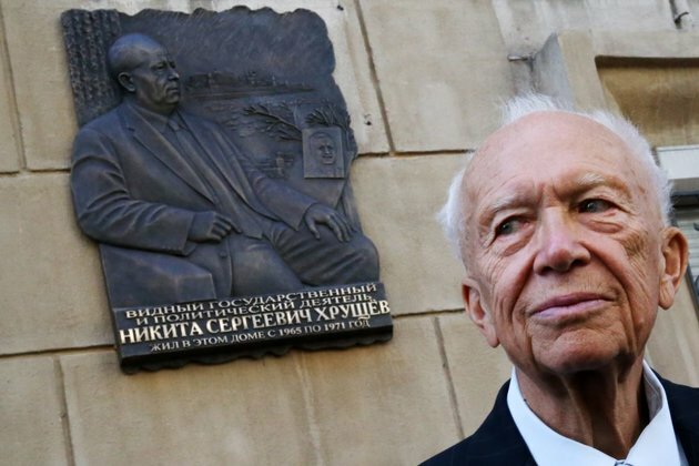 Son Of Soviet Leader Khrushchev Dies In U.S. At Age 84