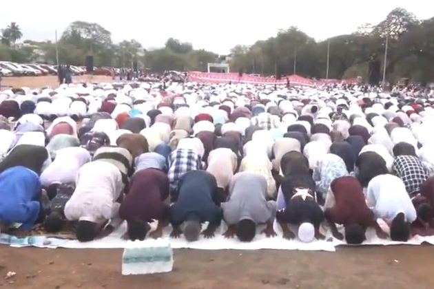 Muslims across Tamil Nadu, Kerala offer Eid prayers