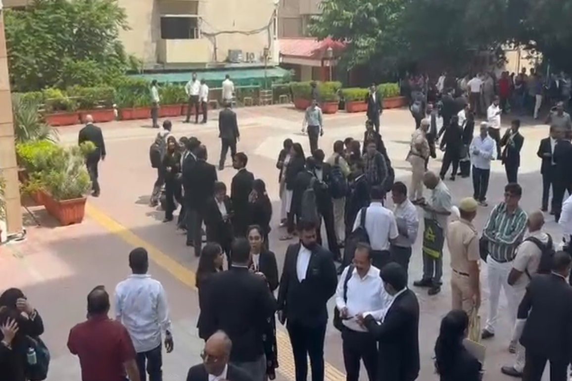 Bomb threat triggers panic at Delhi High Court
