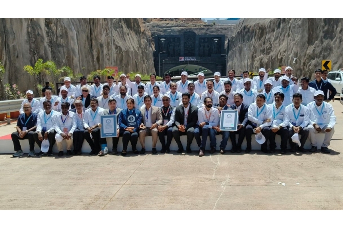 Guinness Glory: CM Devendra Fadnavis praises Navayuga for landmark Missing Link Project