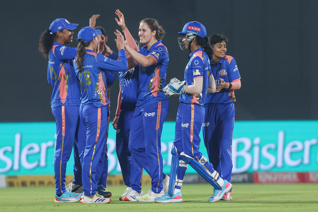 WPL: Late surge from Gardner-Wareham takes Gujarat Giants to 167/4 against MI